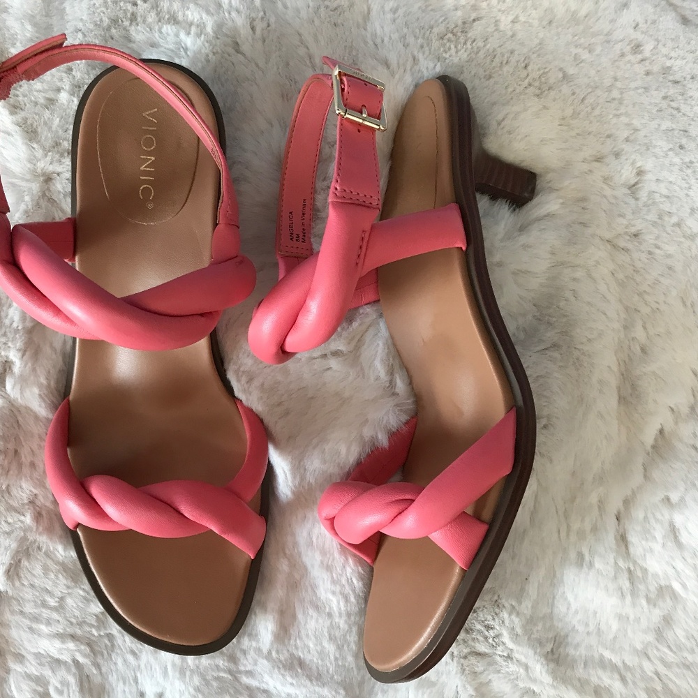 Vionic pink kitten heel leather sandals size 8